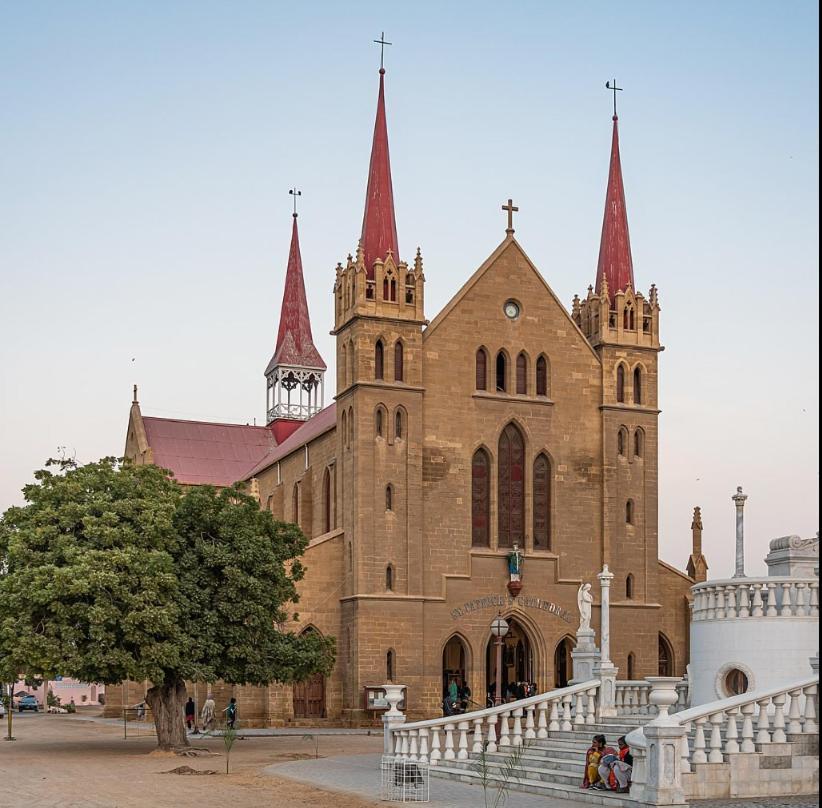 Hotel Sarawan Karachi Esterno foto